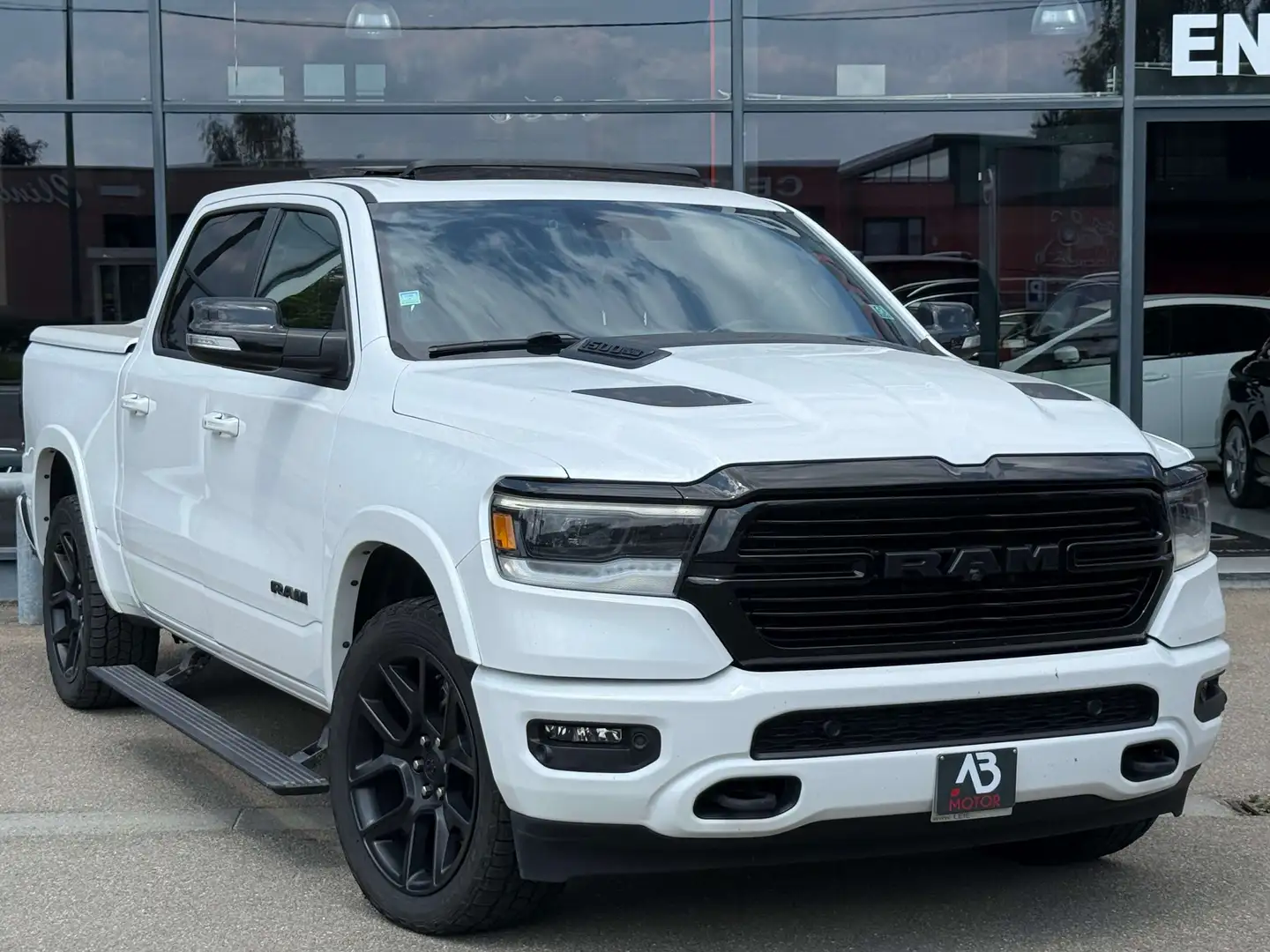 Dodge RAM 1500 LARAMIE BLACK EDITION LPG200L SUSP. FULL TVAC Blanc - 1
