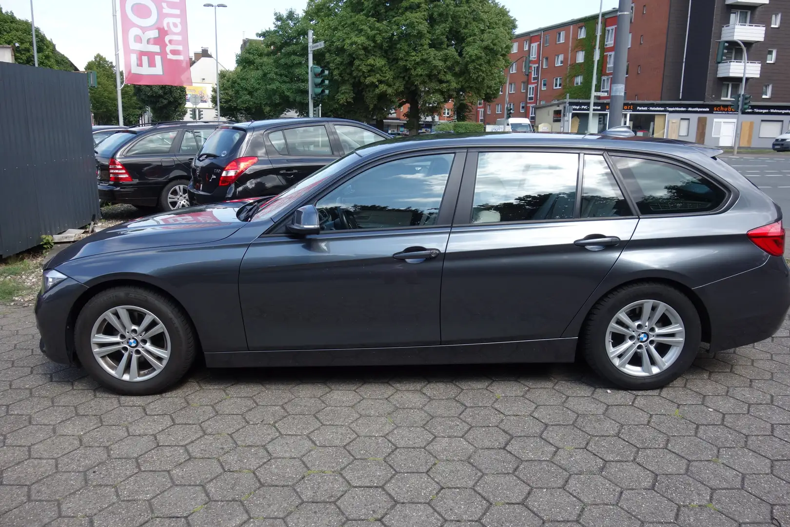 BMW 320 320d Touring Individuel Sport Edition Grey - 1