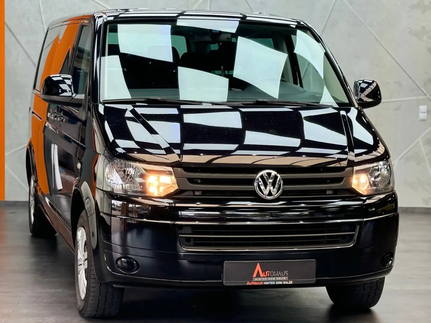 Volkswagen T5 Transporter Caravelle Trendline lang 2.0 TDI Schwarz - 2
