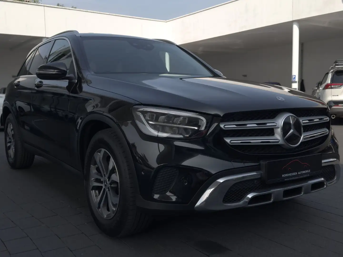 Mercedes-Benz GLC 220 d 4Matic | Standheizung | Distronic | AHK Schwarz - 2