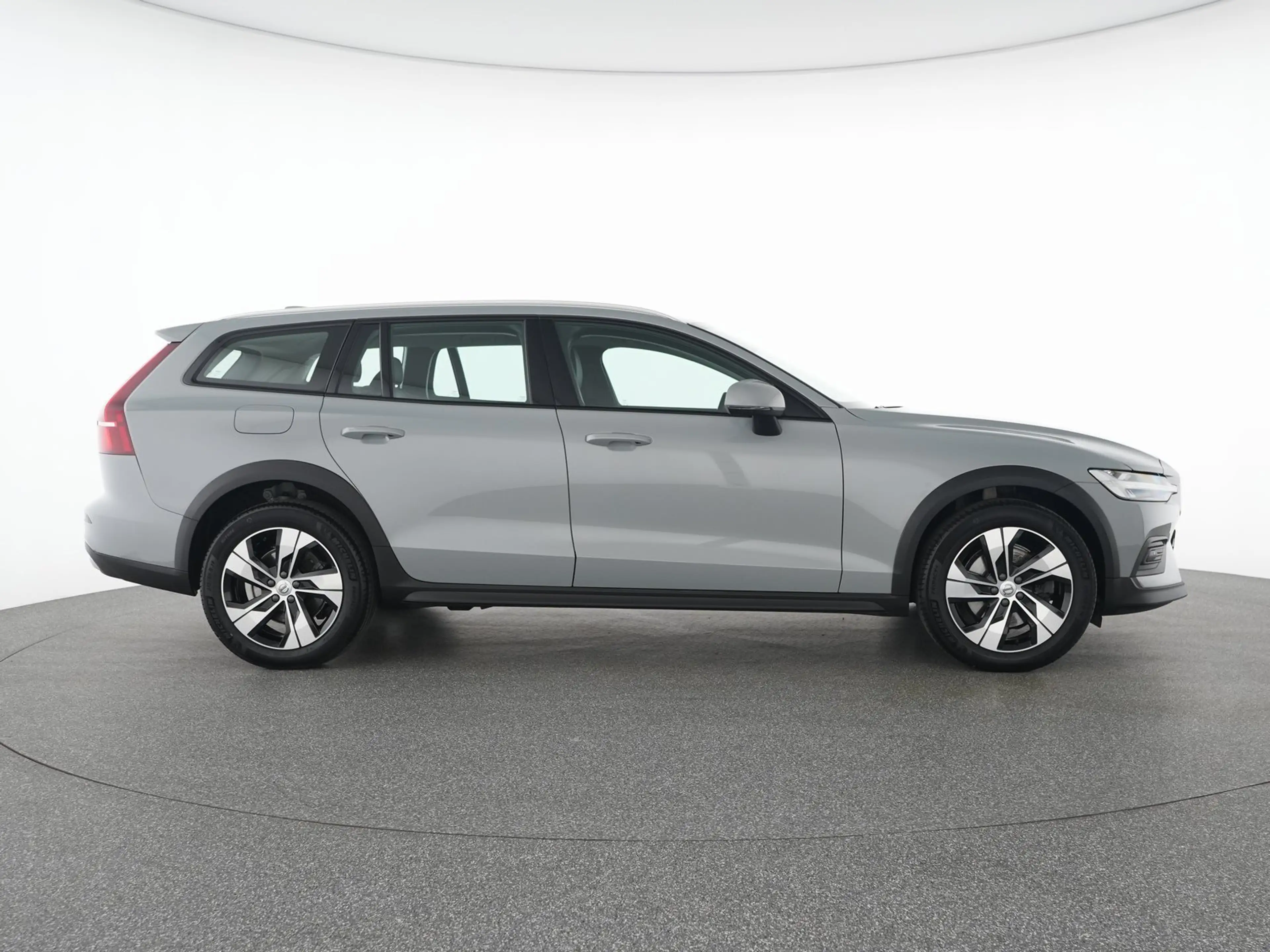 Volvo V60 Cross Country B4 AWD Plus ACC*H&K-SOUND — photo 11