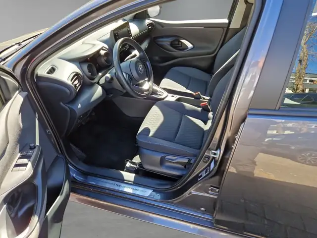 Toyota Yaris view 10