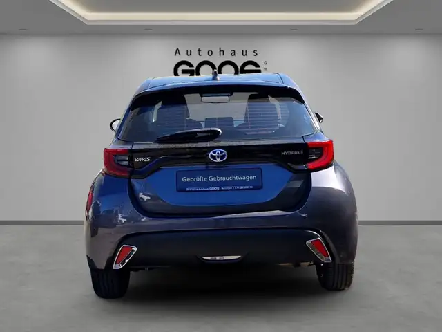 Toyota Yaris view 4