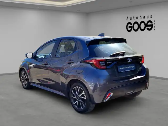 Toyota Yaris view 3