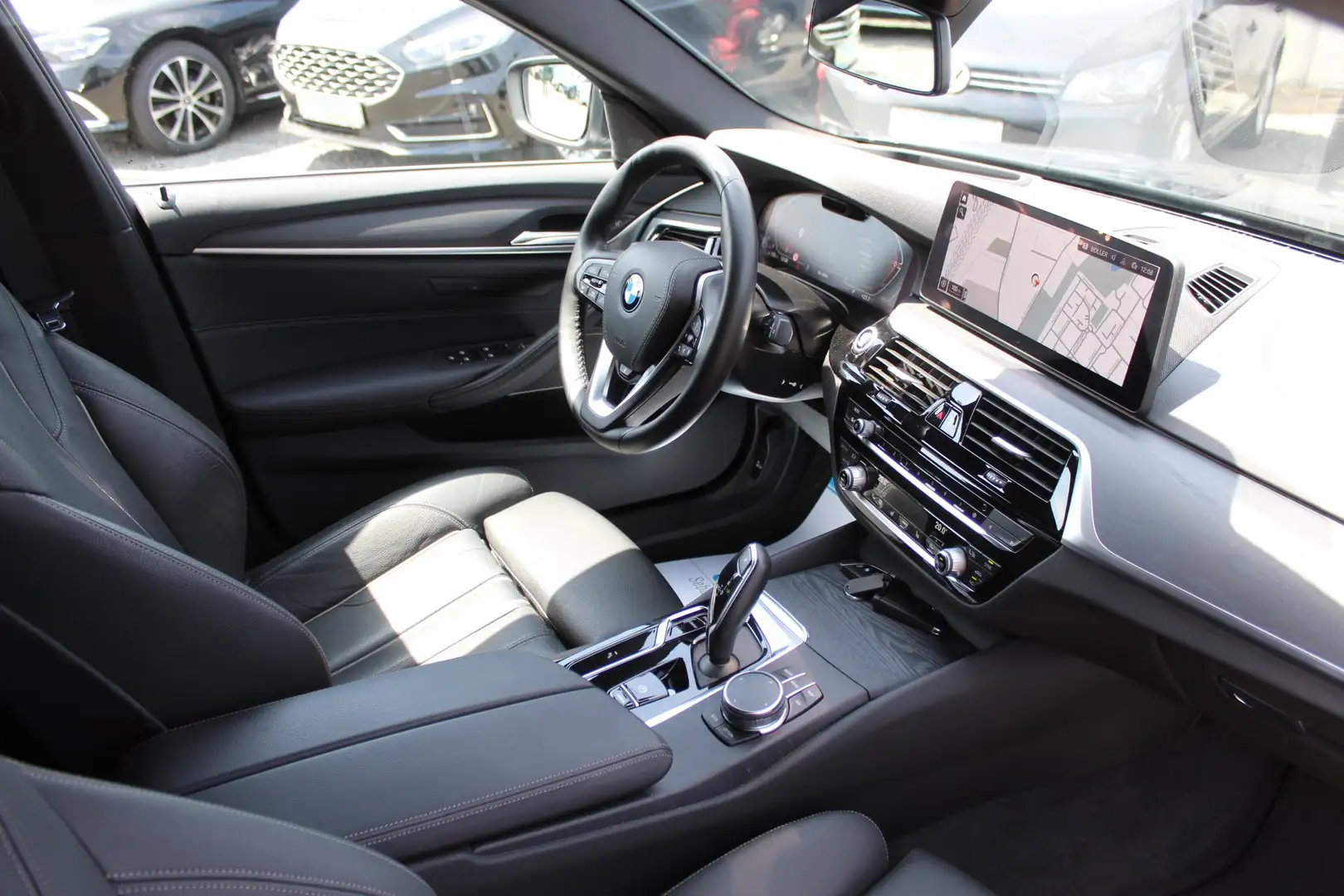 BMW 520 d Tour. +HUD+Standh.+SPORTSITZ-Leder+H&K+MEMORY+ Schwarz - 2