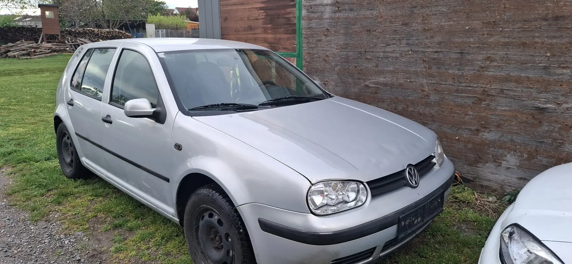 Volkswagen Golf Trendline TDI - 1