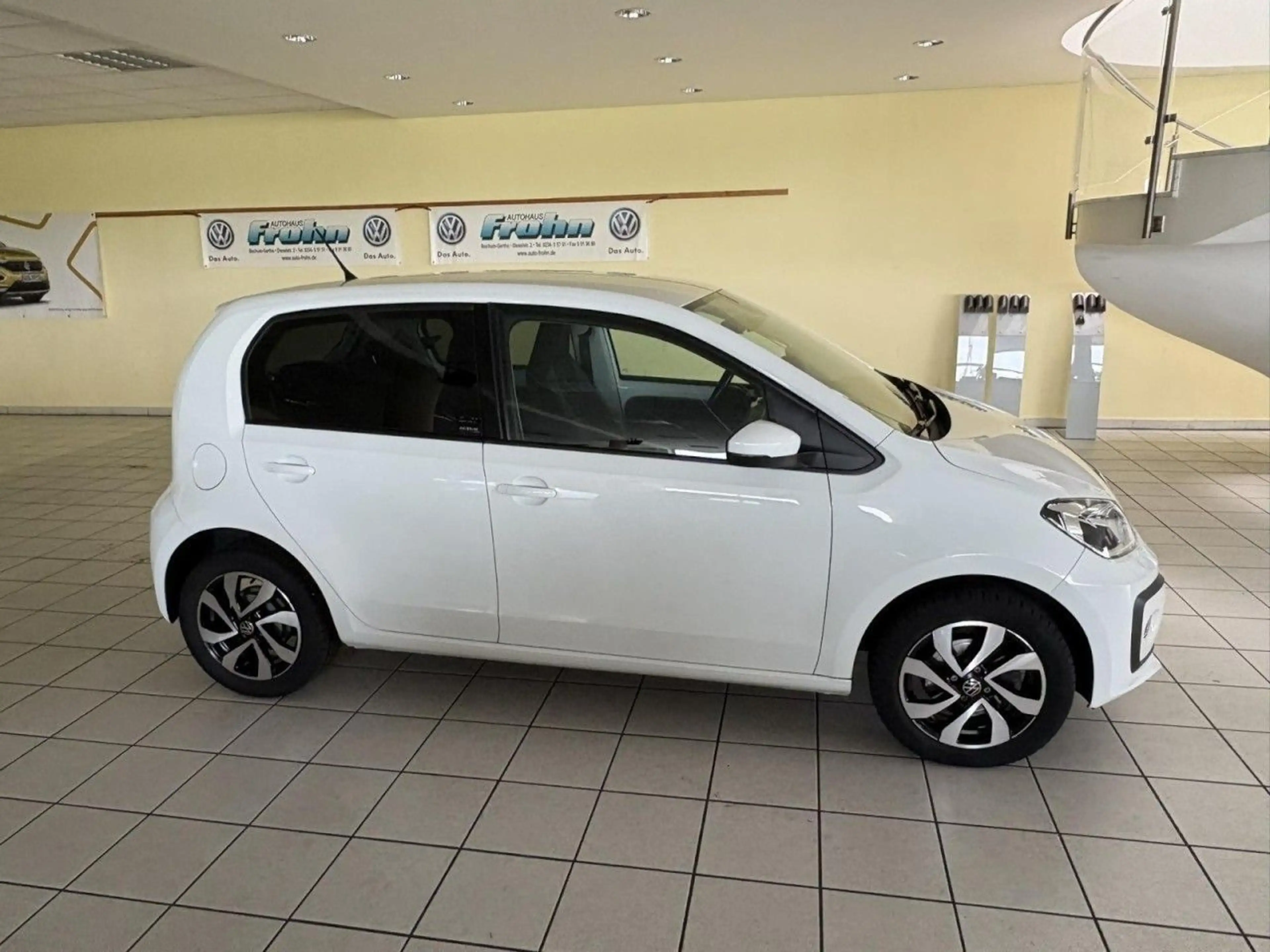 Volkswagen up! Active — photo 5