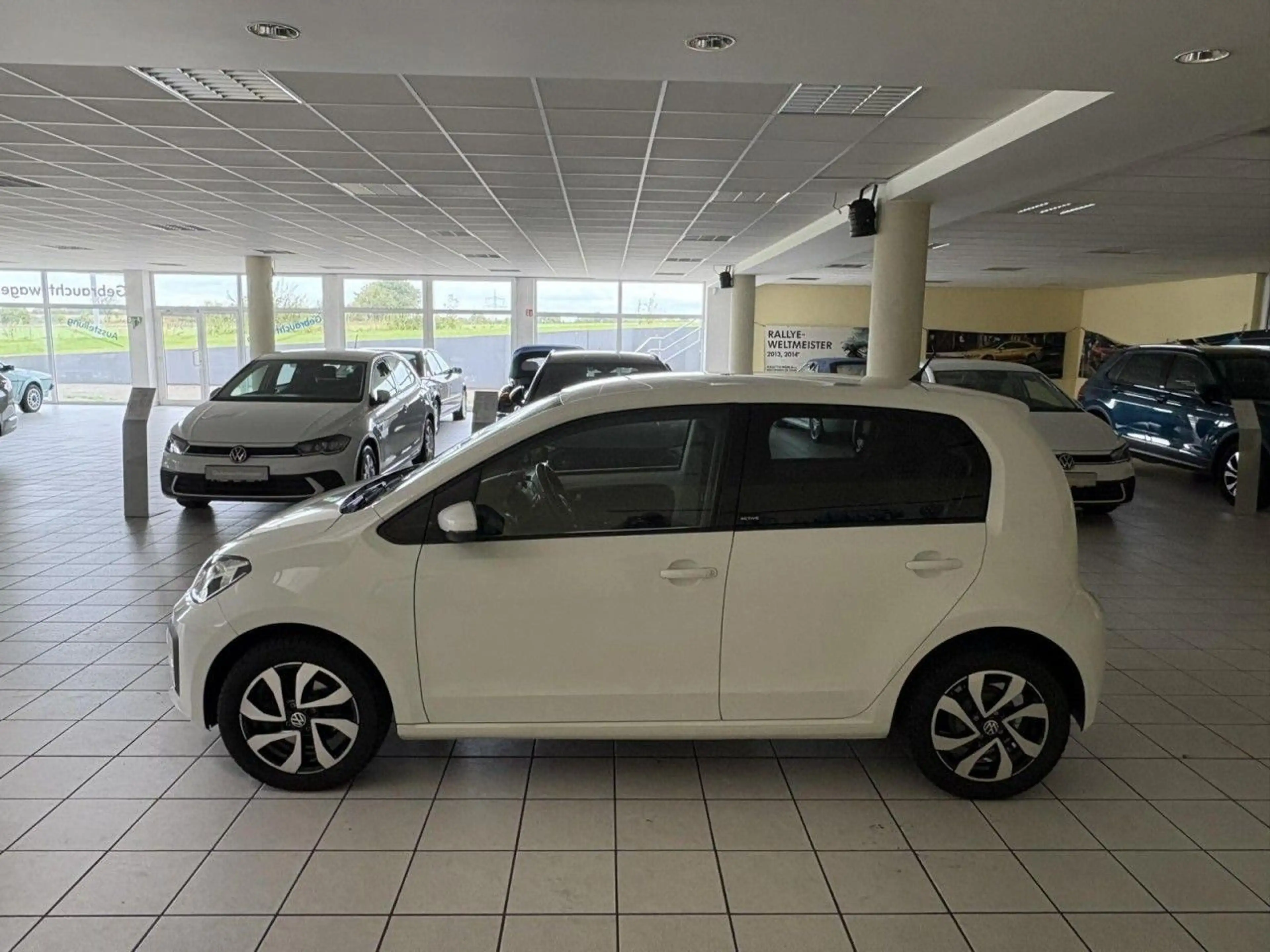 Volkswagen up! Active — photo 4
