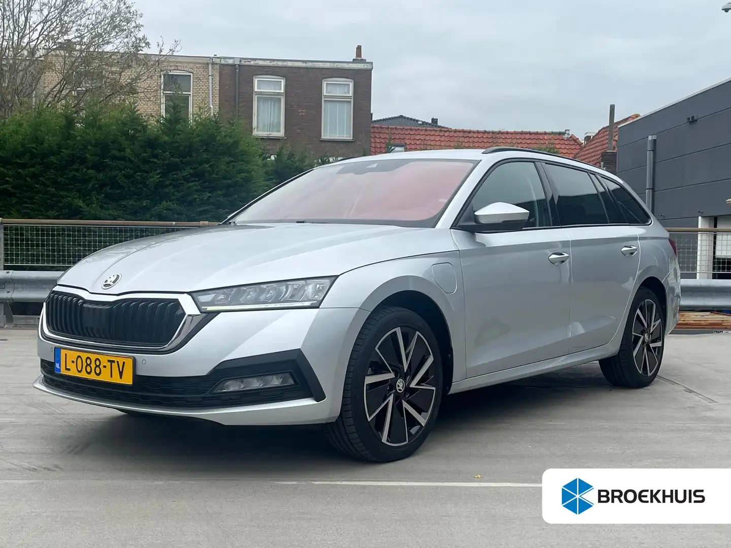 Skoda Octavia Combi 1.4 218PK TSI iV PHEV Business Edition | SoH Grijs - 1
