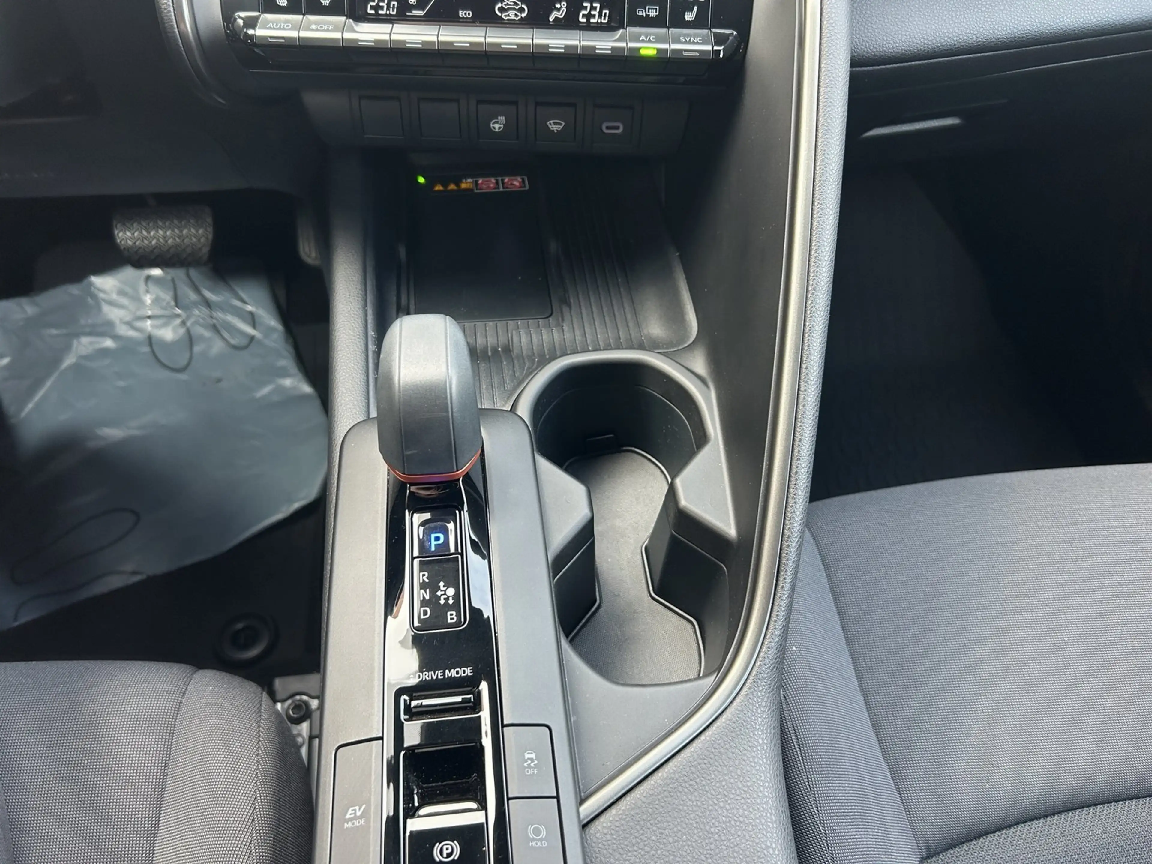 Toyota C-HR 2.0 Hybrid Team Deu.~AHK~Navi~SHZ~ — photo 13