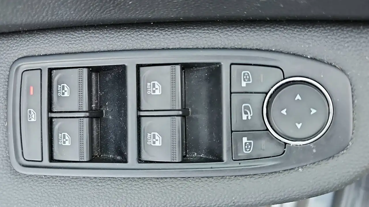 Renault Clio Citadine 5 portes — photo 28