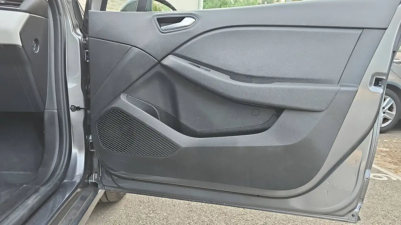 Renault Clio Citadine 5 portes — photo 24