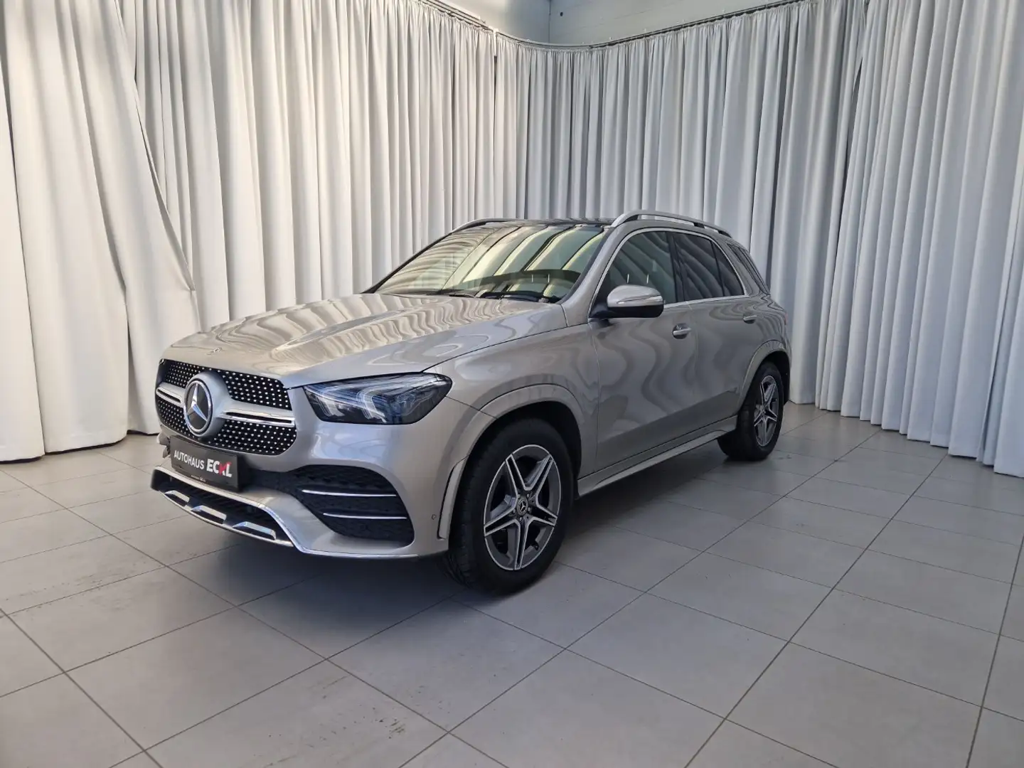 Mercedes-Benz GLE 350 d 4MATIC AMG Line SpurW Stříbrná - 2