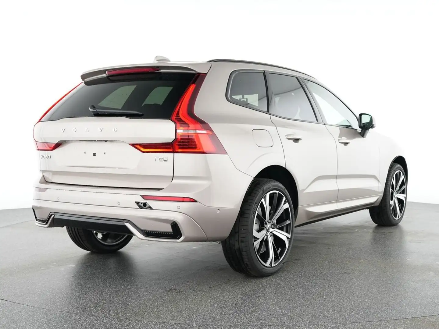 Volvo XC60 T8 Plus Dark Recharge Plug-In Hybrid AWD Grau - 2