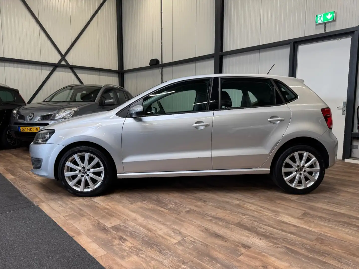 Volkswagen Polo 1.4-16V Comfortline / AIRCO / CRUISE / 5-DRS / Gris - 2