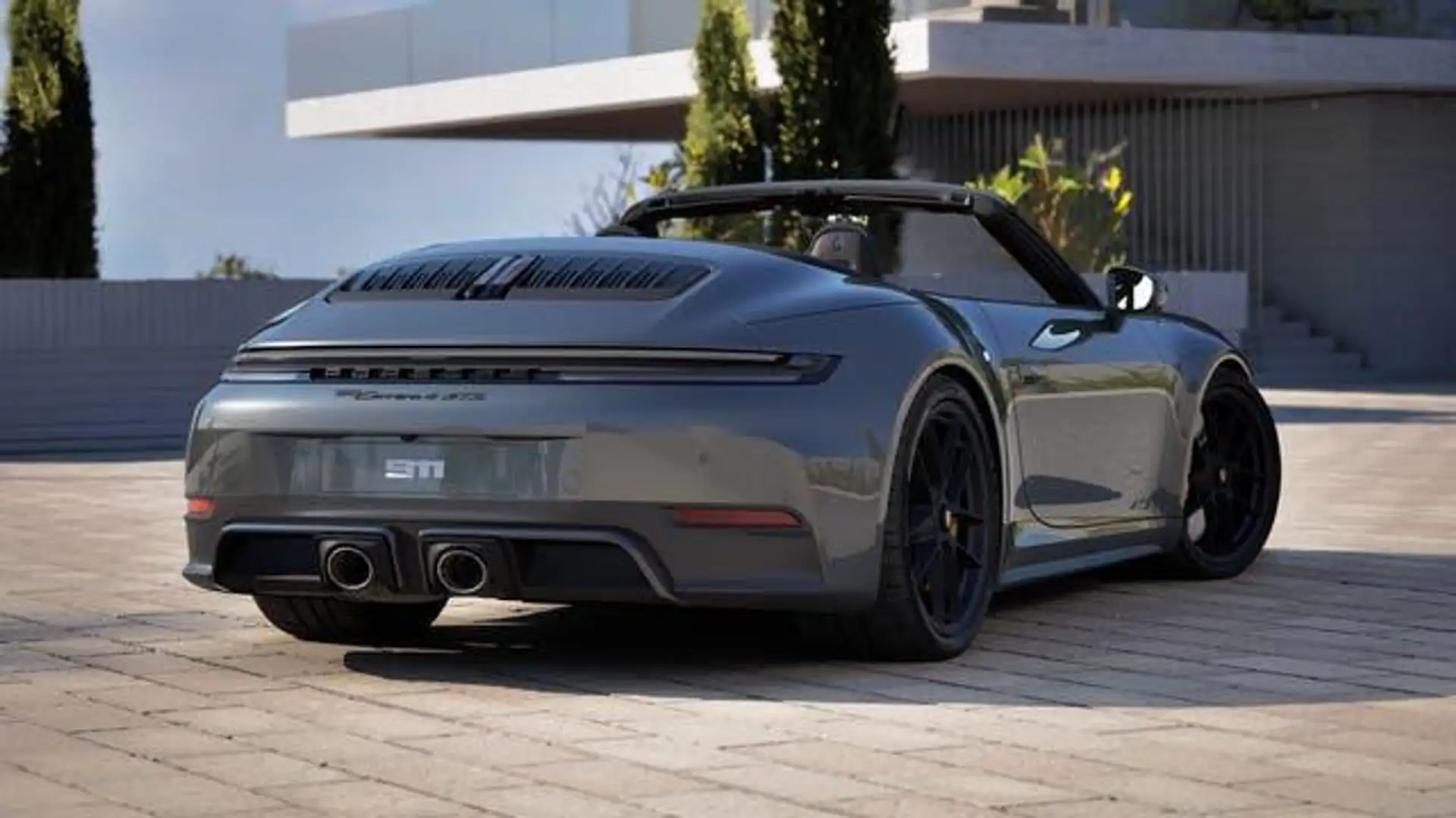포르쉐 911 Carrera 4 GTS Cabriolet 2026 실버 사진 8