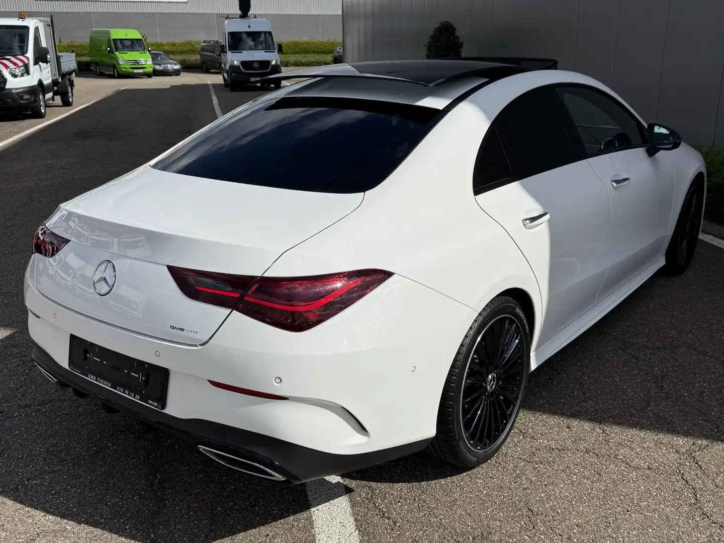 Mercedes-Benz CLA 180 AMG Line Weiß - 2