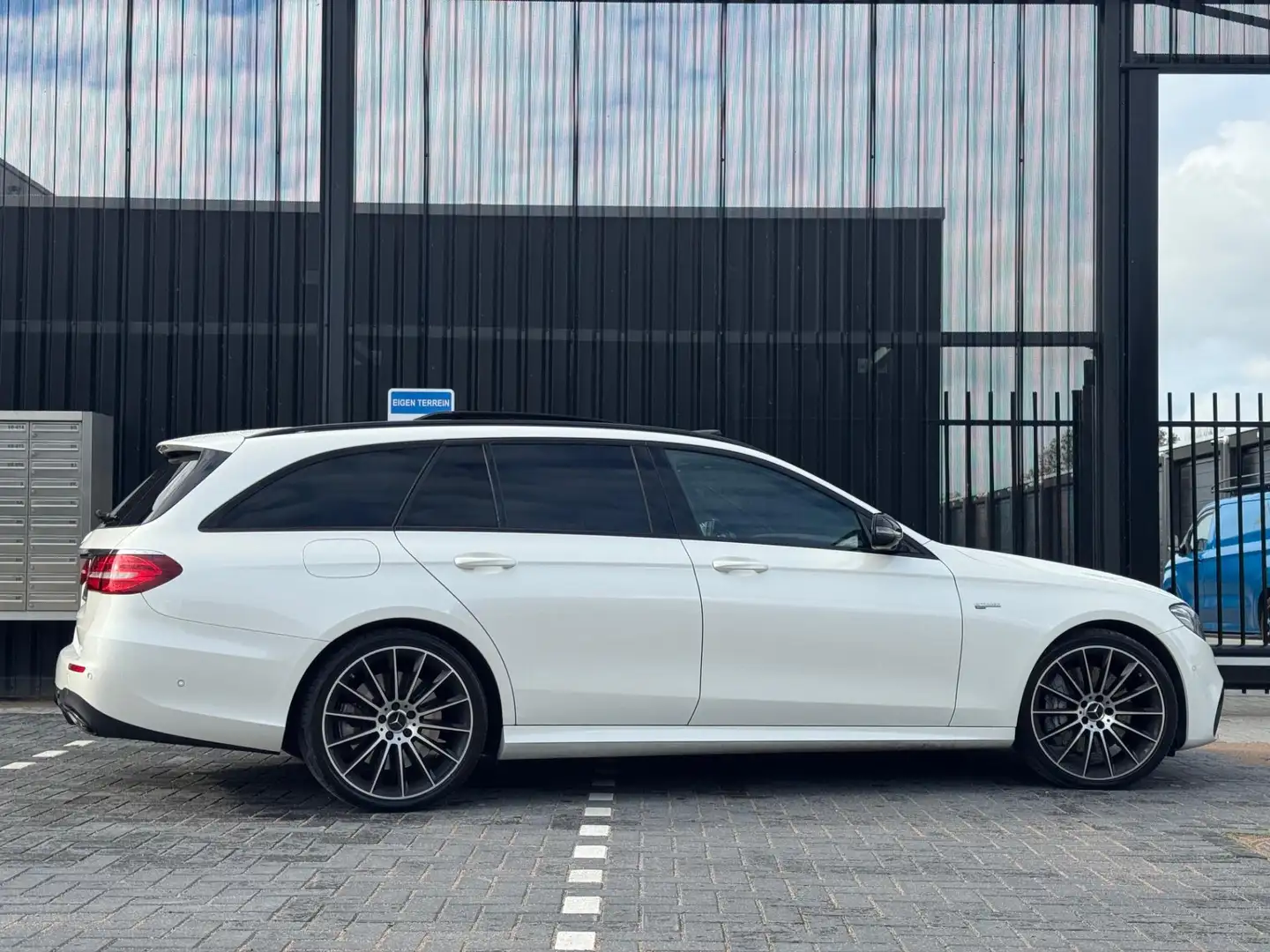 Mercedes-Benz E 43 AMG Estate 4MATIC Premium Plus - PANORAMADAK - BURMEST Wit - 2