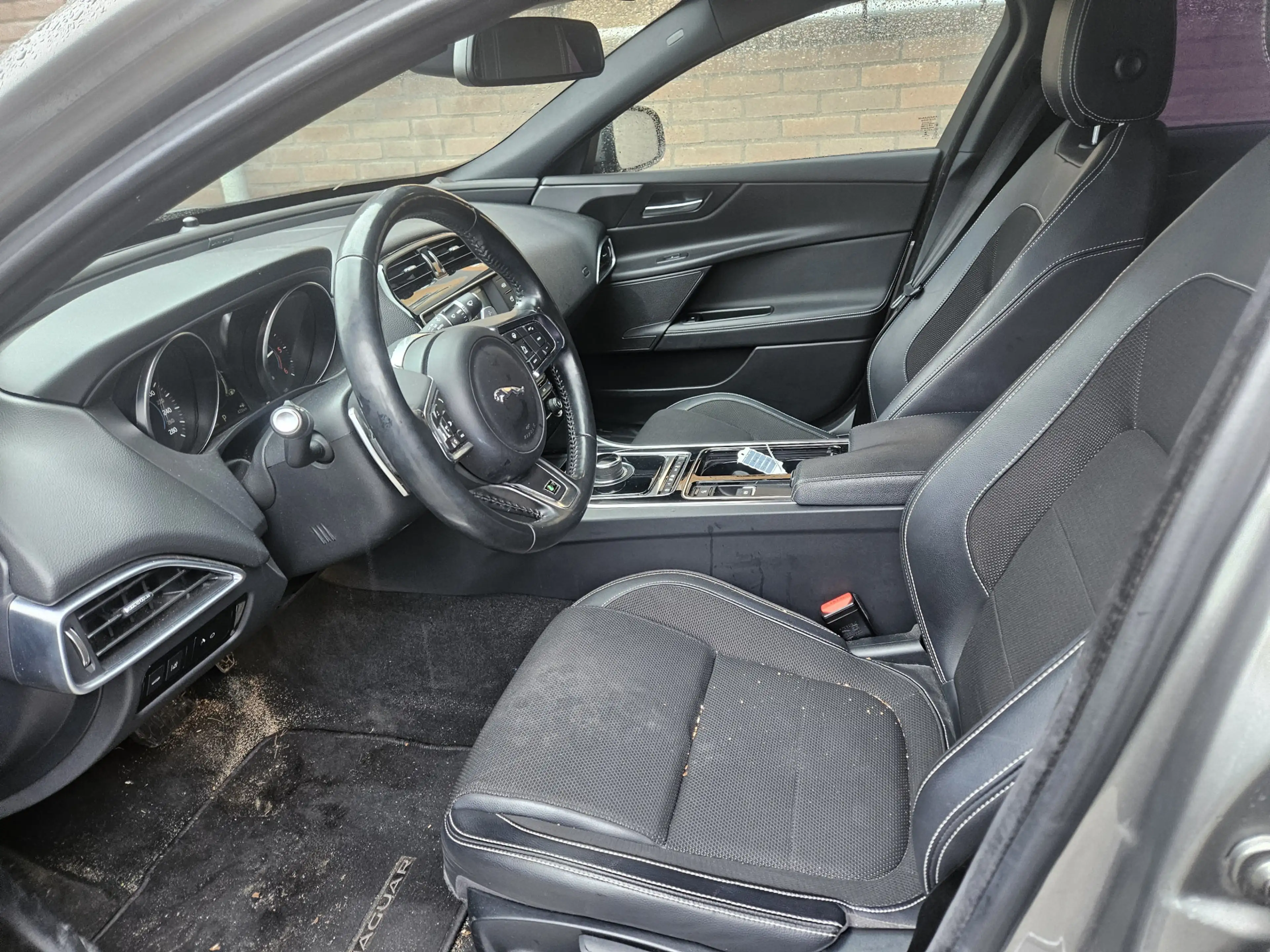 Jaguar XE 2.0 D Portfolio — photo 5