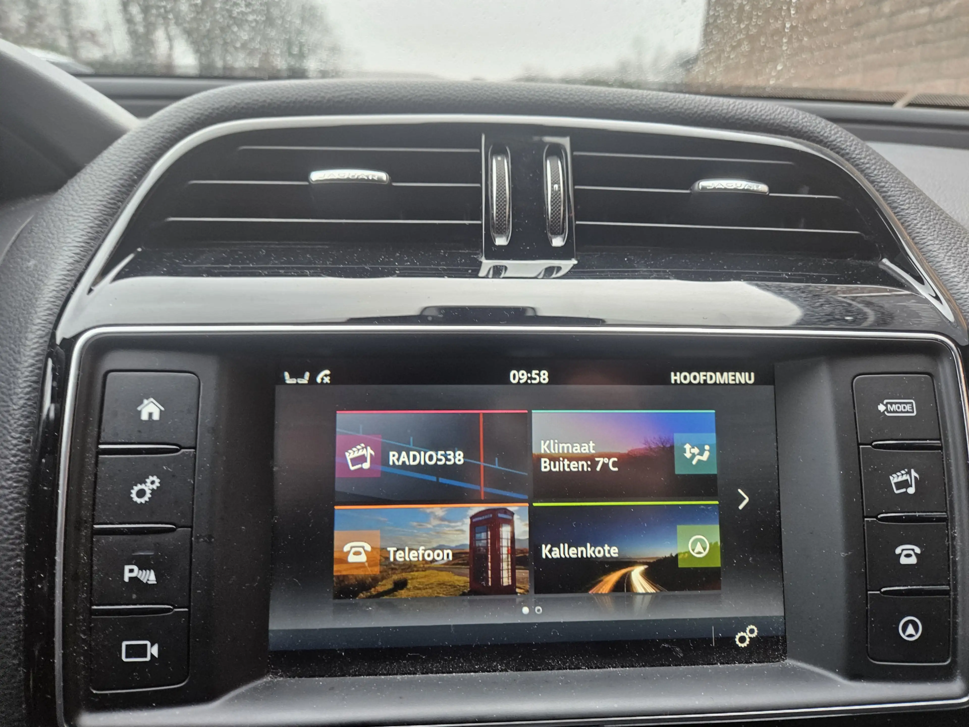 Jaguar XE 2.0 D Portfolio — photo 8