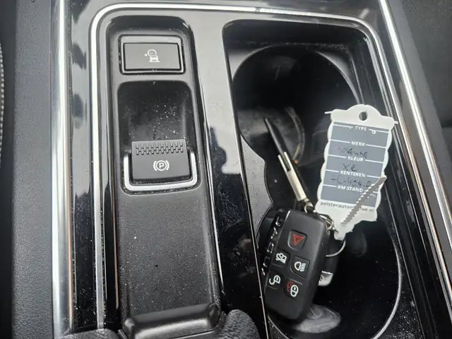 Jaguar Xe view 15