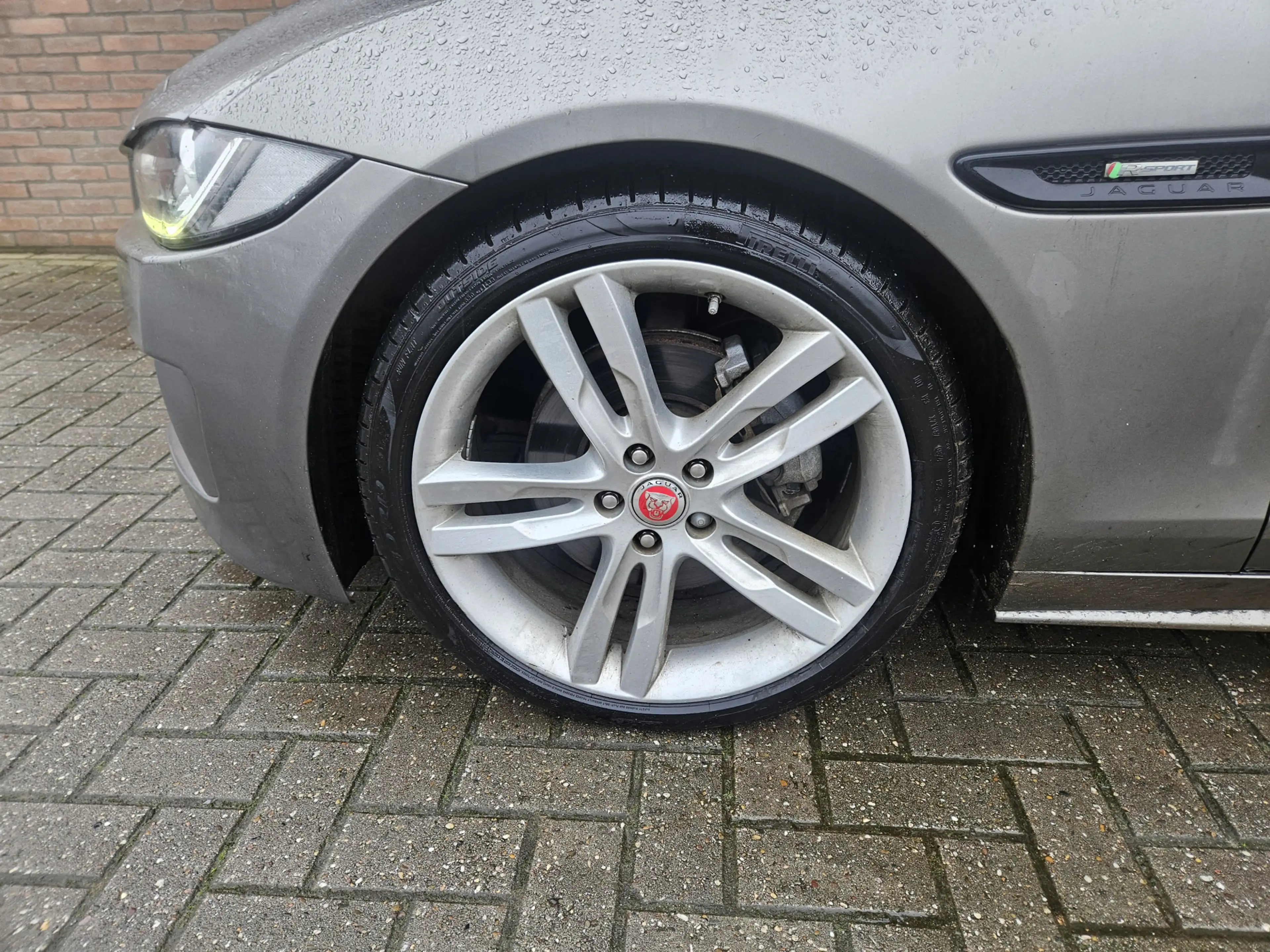 Jaguar XE 2.0 D Portfolio — photo 4