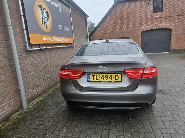 Jaguar Xe view 22