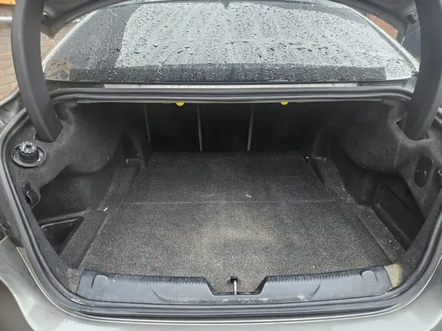 Jaguar Xe view 23