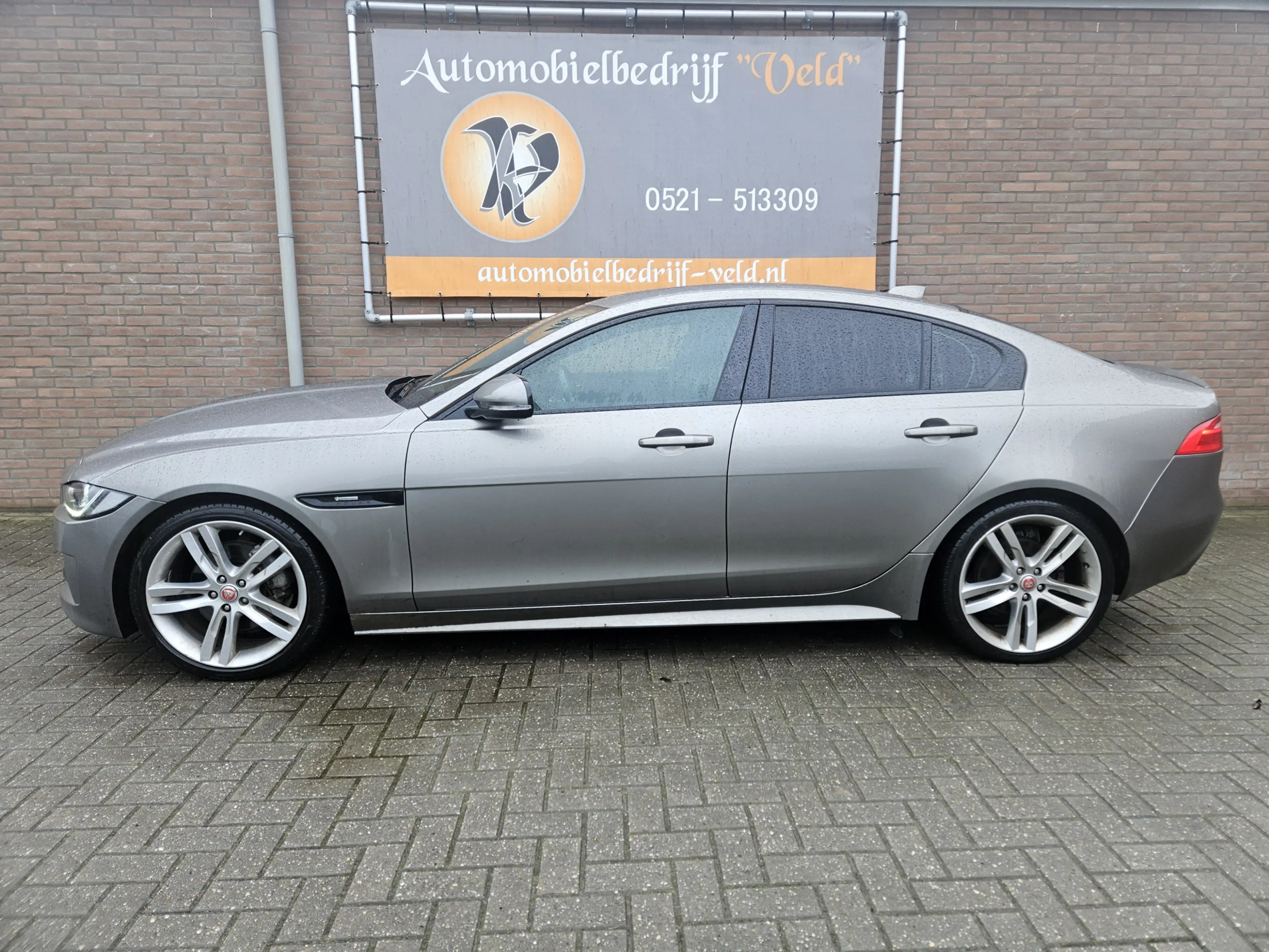 Jaguar XE 2.0 D Portfolio — photo 3