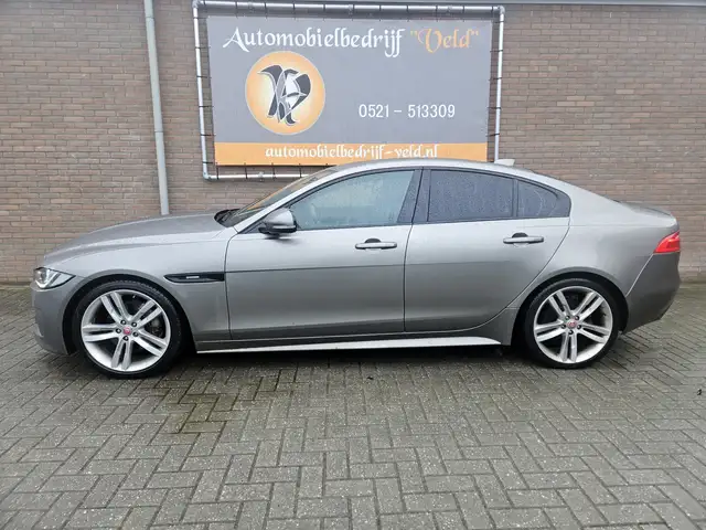 Jaguar Xe view 3