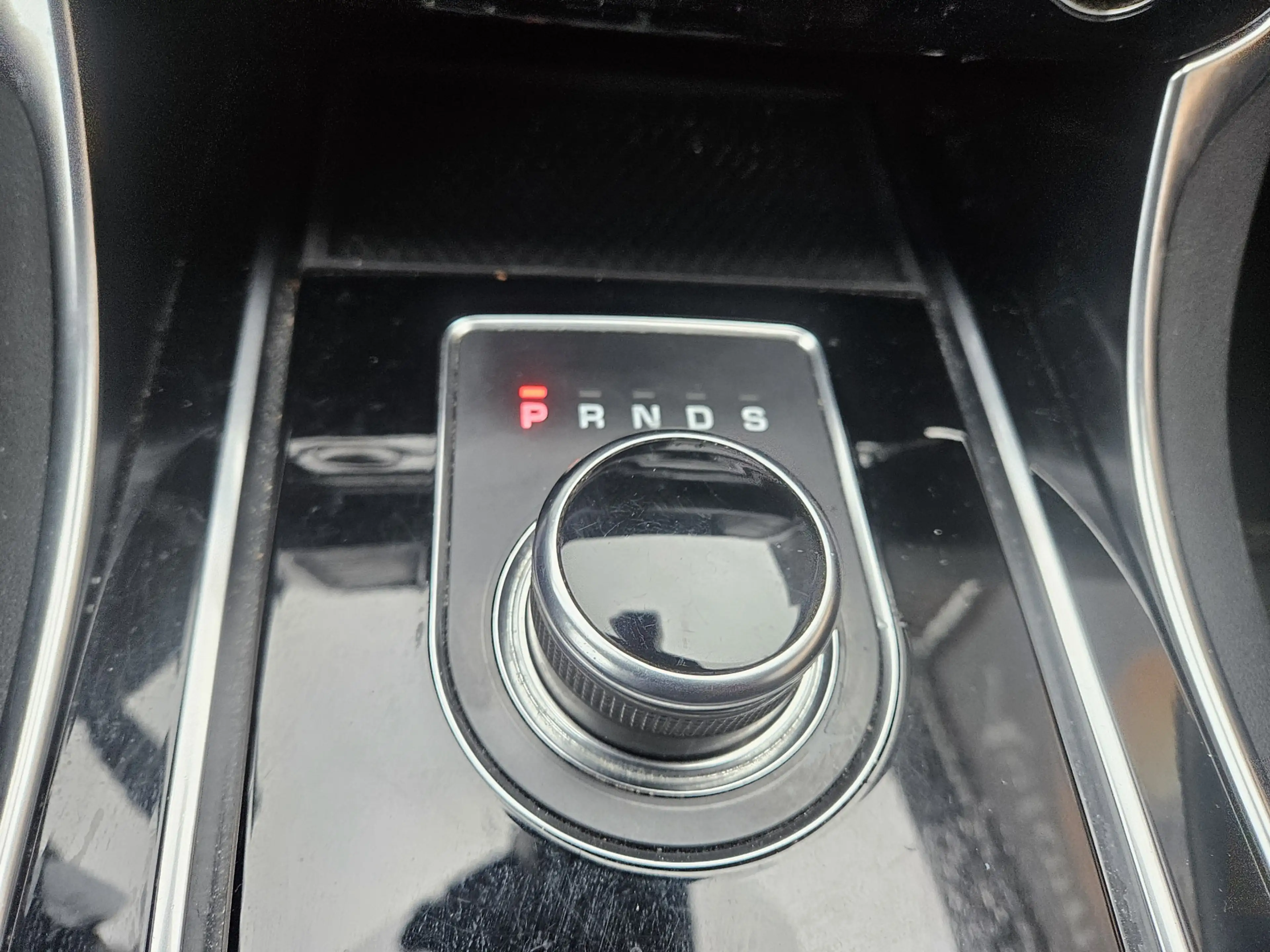Jaguar XE 2.0 D Portfolio — photo 13