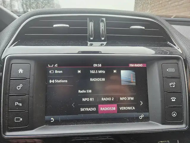 Jaguar Xe view 9