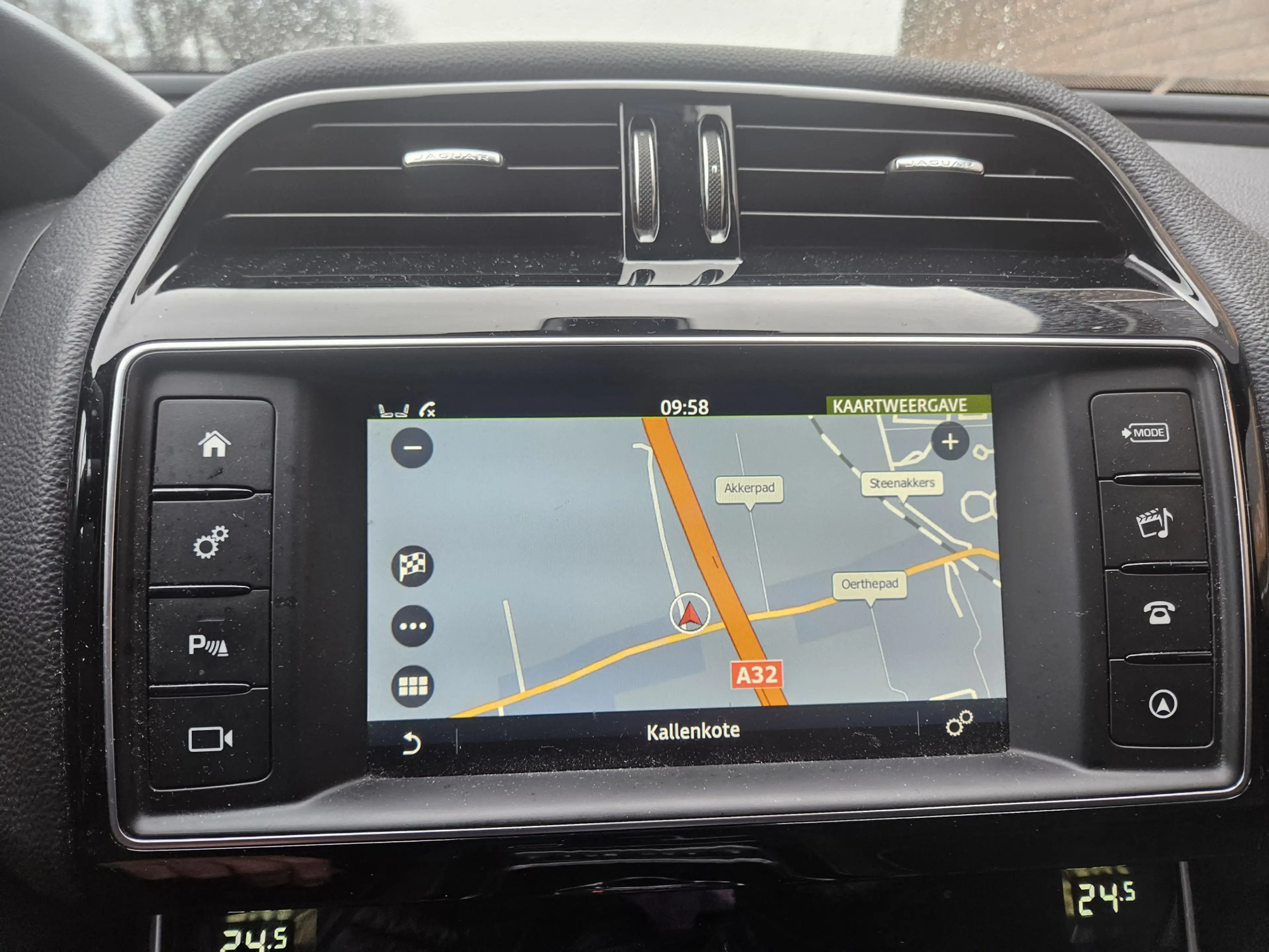 Jaguar XE 2.0 D Portfolio — photo 10