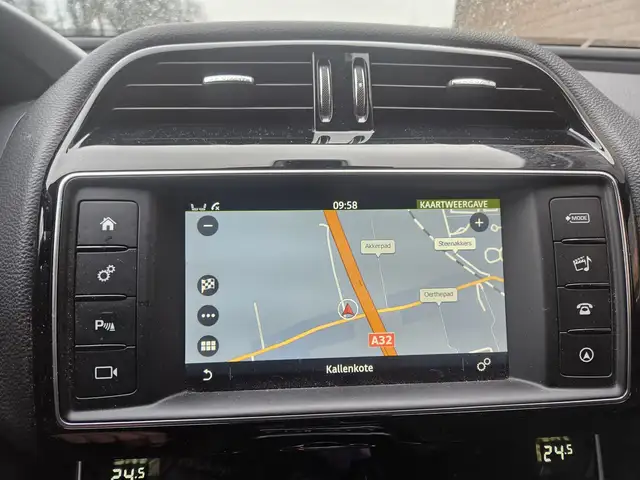 Jaguar Xe view 10