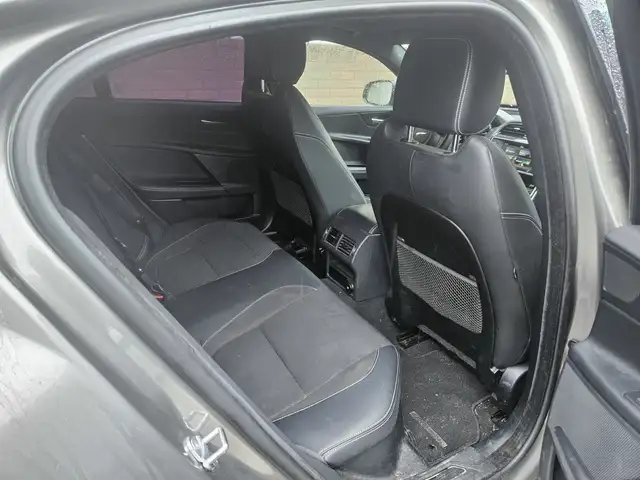 Jaguar Xe view 26