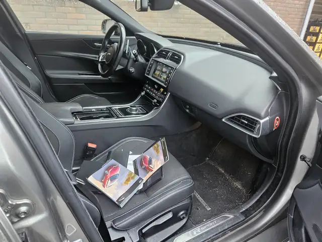Jaguar Xe view 25