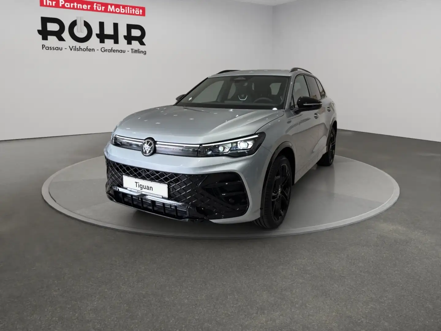 Volkswagen Tiguan R-Line (BlackStyle/AHK/Matrix) 2.0 l TDI 4MOTION 7 Silber - 2