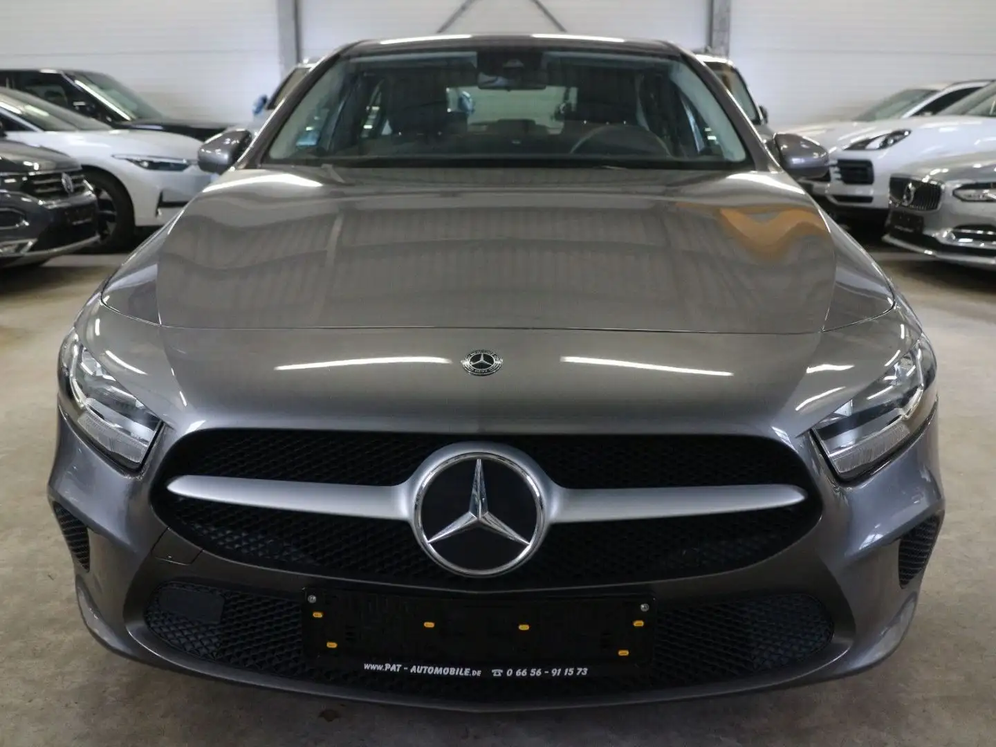 Mercedes-Benz A 180 d Aut GRA Navi Rückfahrkamera Keyless-Go Grau - 2