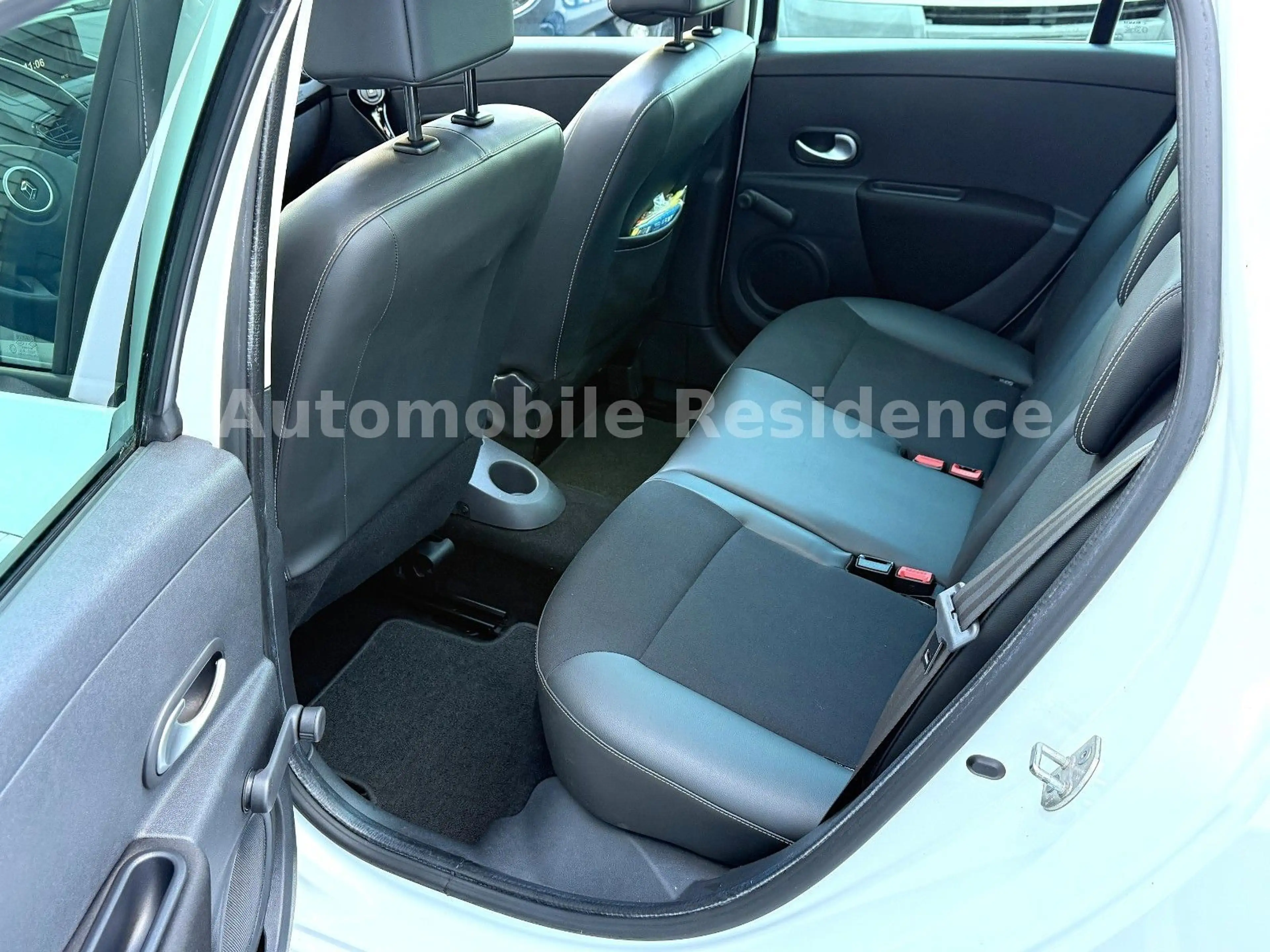 Renault Clio Grandtour Night & Day 1.2*NAVI*PANO*LEDER*1 — photo 8