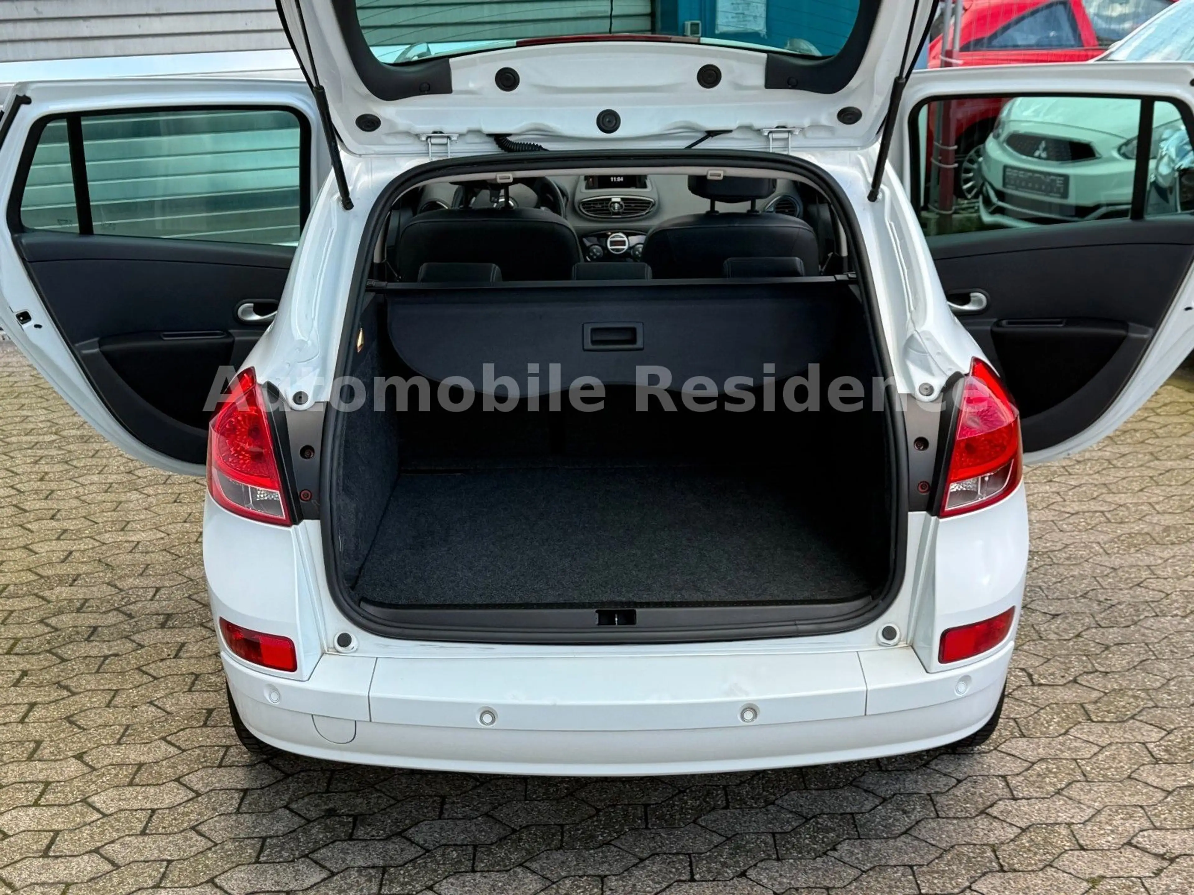 Renault Clio Grandtour Night & Day 1.2*NAVI*PANO*LEDER*1 — photo 10