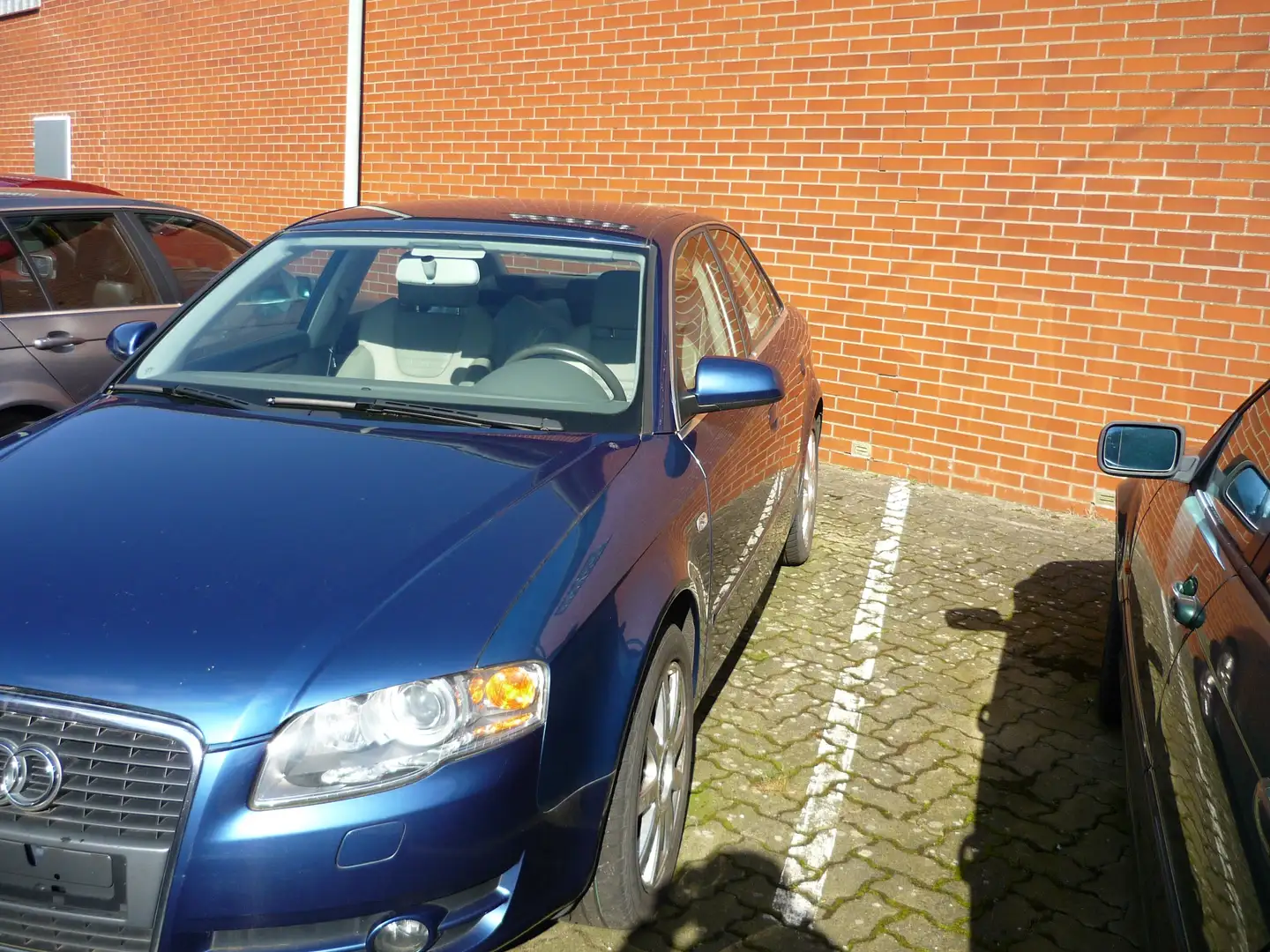 Audi A4 3.2 FSI quattro Blau - 1