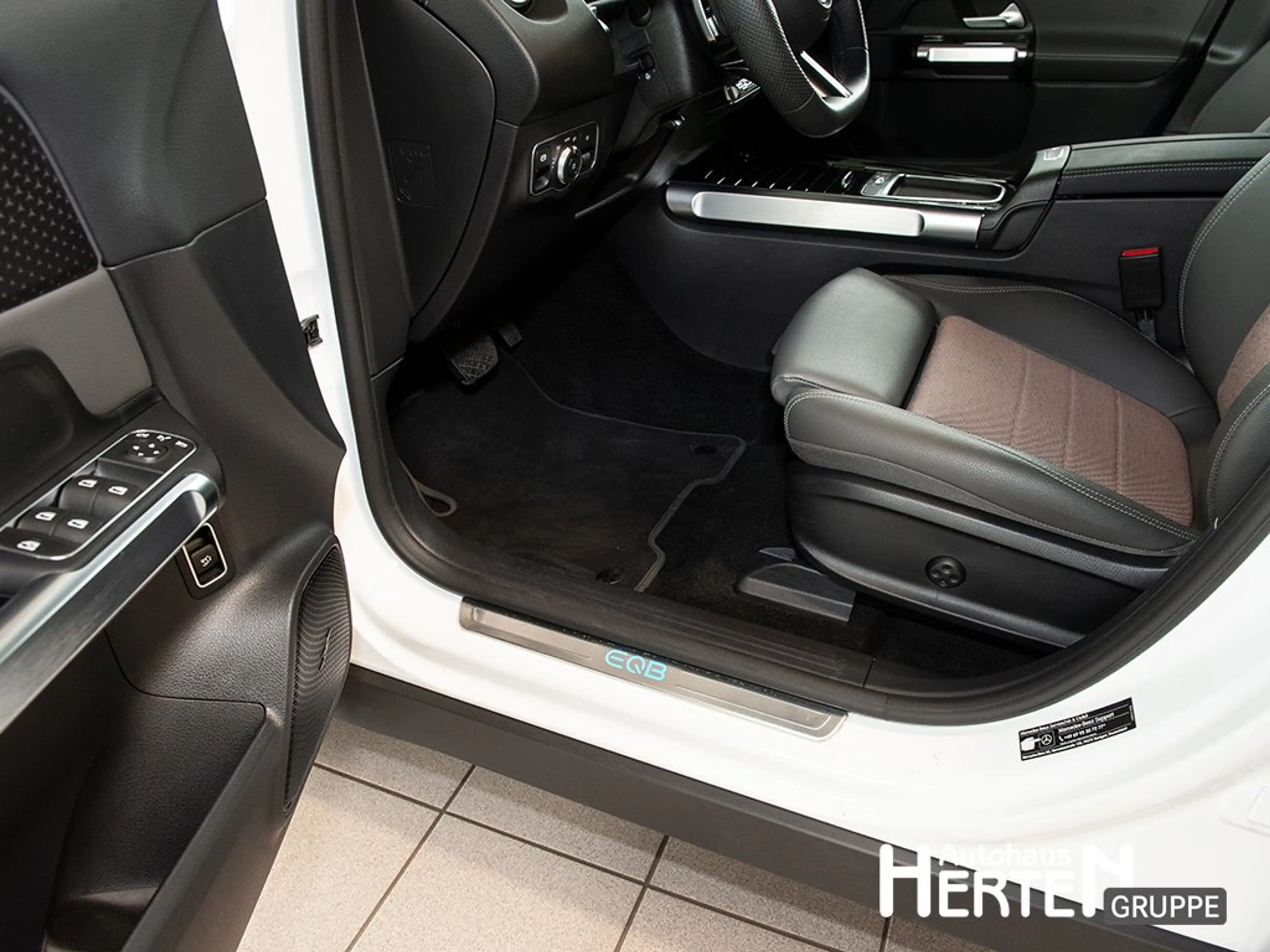 Mercedes-Benz EQB 250 +ELECTRIC-ART+360°+MEMORY+KEYLESS+LED+SHZ — photo 12