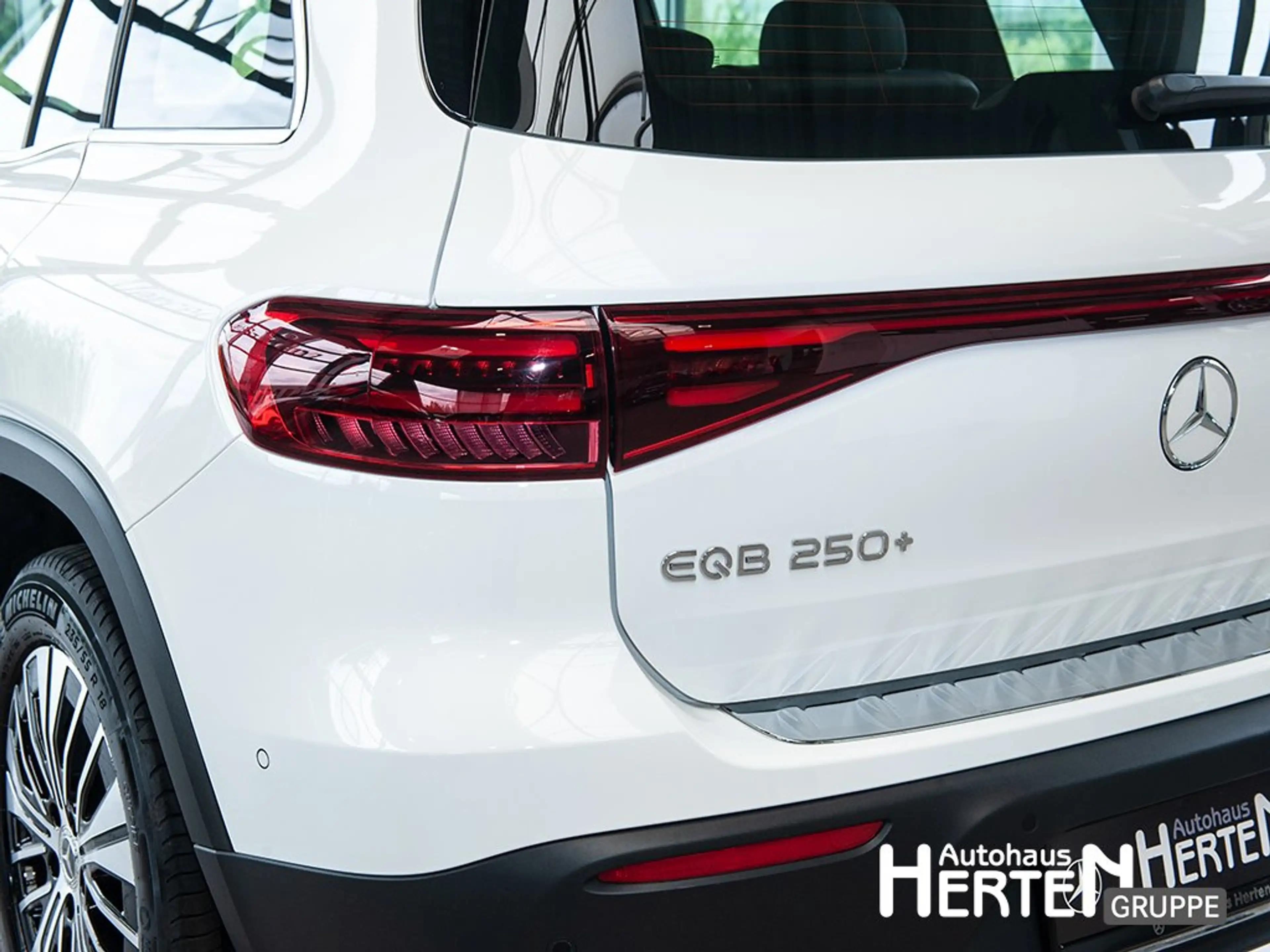 Mercedes-Benz EQB 250 +ELECTRIC-ART+360°+MEMORY+KEYLESS+LED+SHZ — photo 14