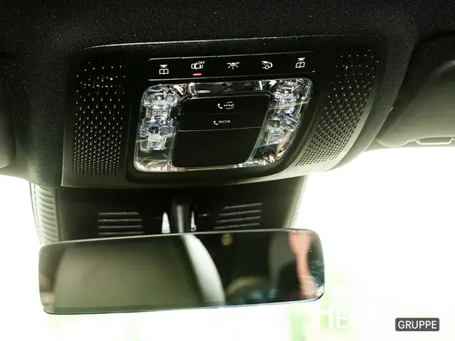 Mercedes-Benz Eqb view 11
