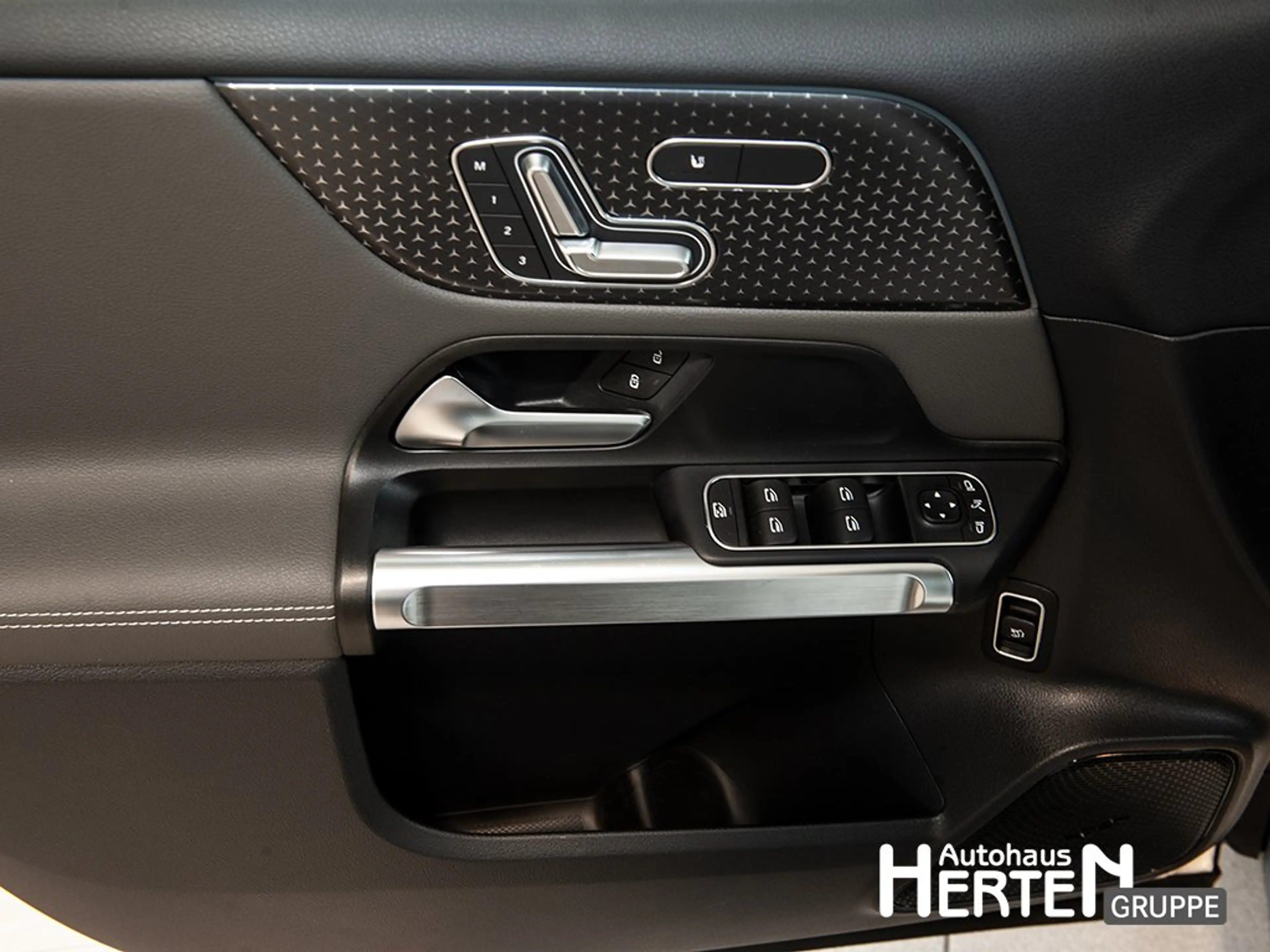 Mercedes-Benz EQB 250 +ELECTRIC-ART+360°+MEMORY+KEYLESS+LED+SHZ — photo 9