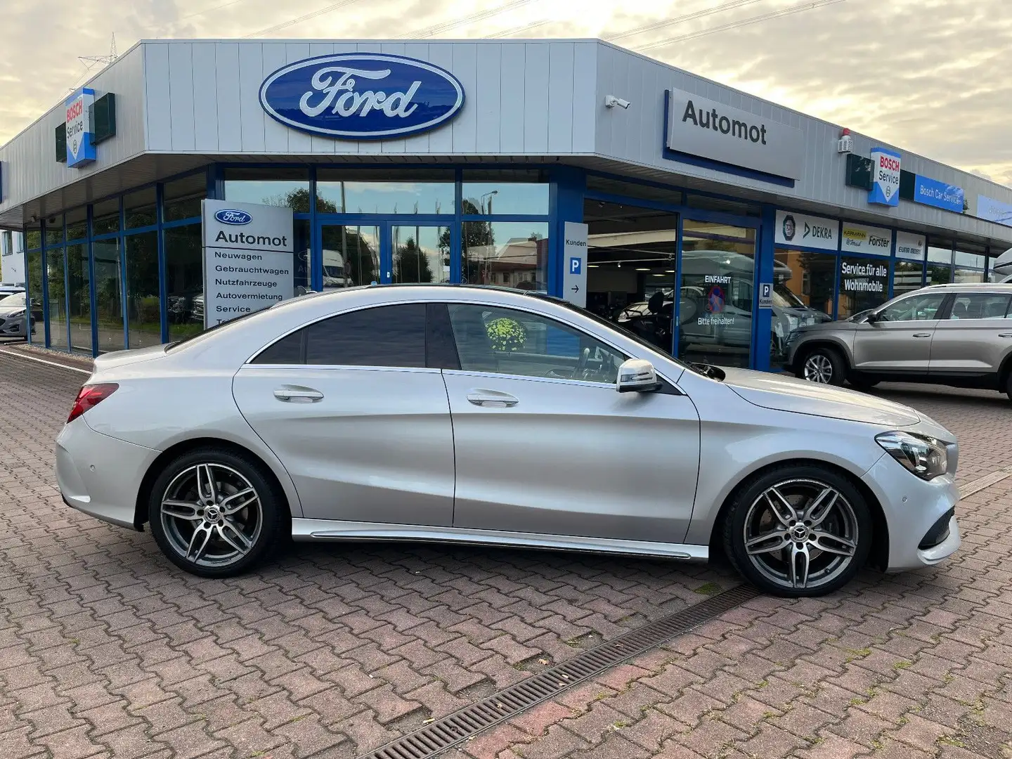 Mercedes-Benz CLA 220 4Matic AMG-Line*LED*Panodach*Navi*SHZ Argento - 2