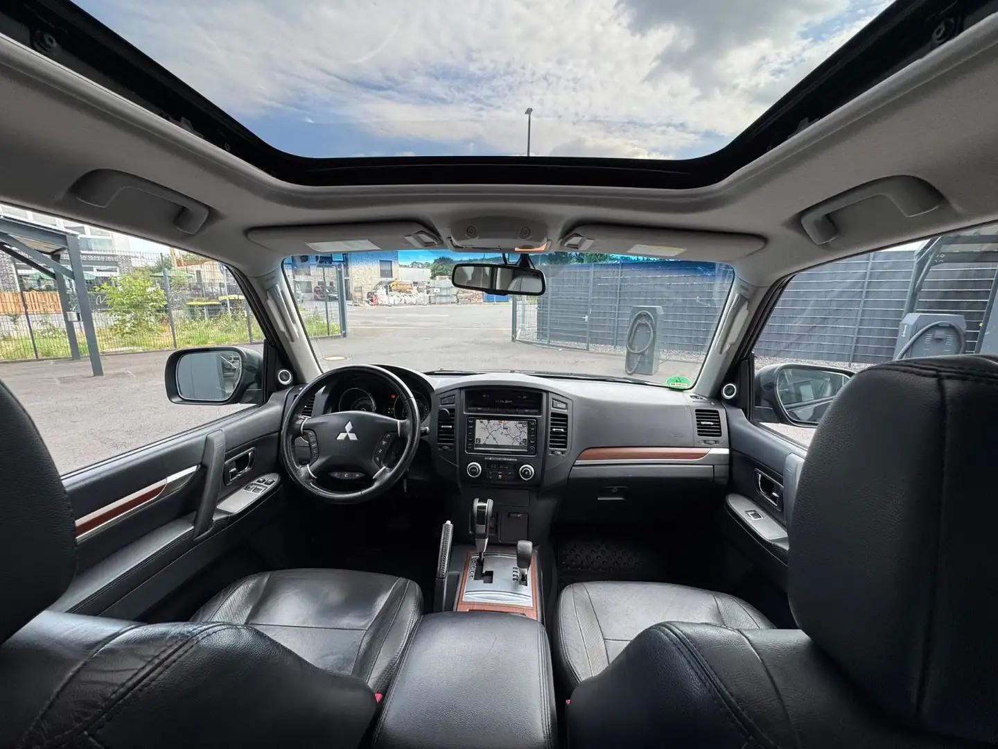 Mitsubishi Pajero 3.2 DI-D Instyle Pano Grün - 2