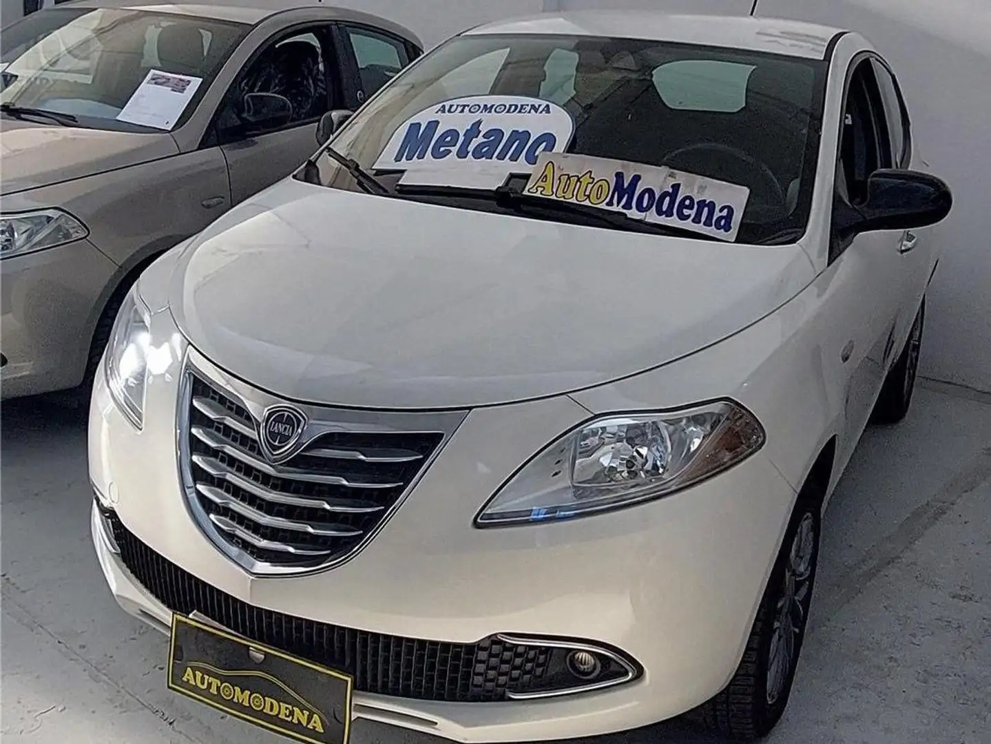 Lancia Ypsilon Ypsilon 0.9 t.air METANO, ADATTA AI NEOPATENTATI Bianco - 1