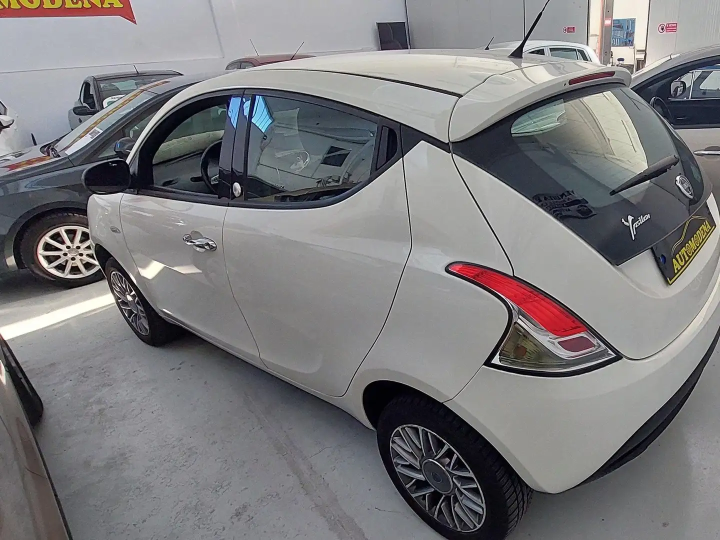 Lancia Ypsilon Ypsilon 0.9 t.air METANO, ADATTA AI NEOPATENTATI Bianco - 2
