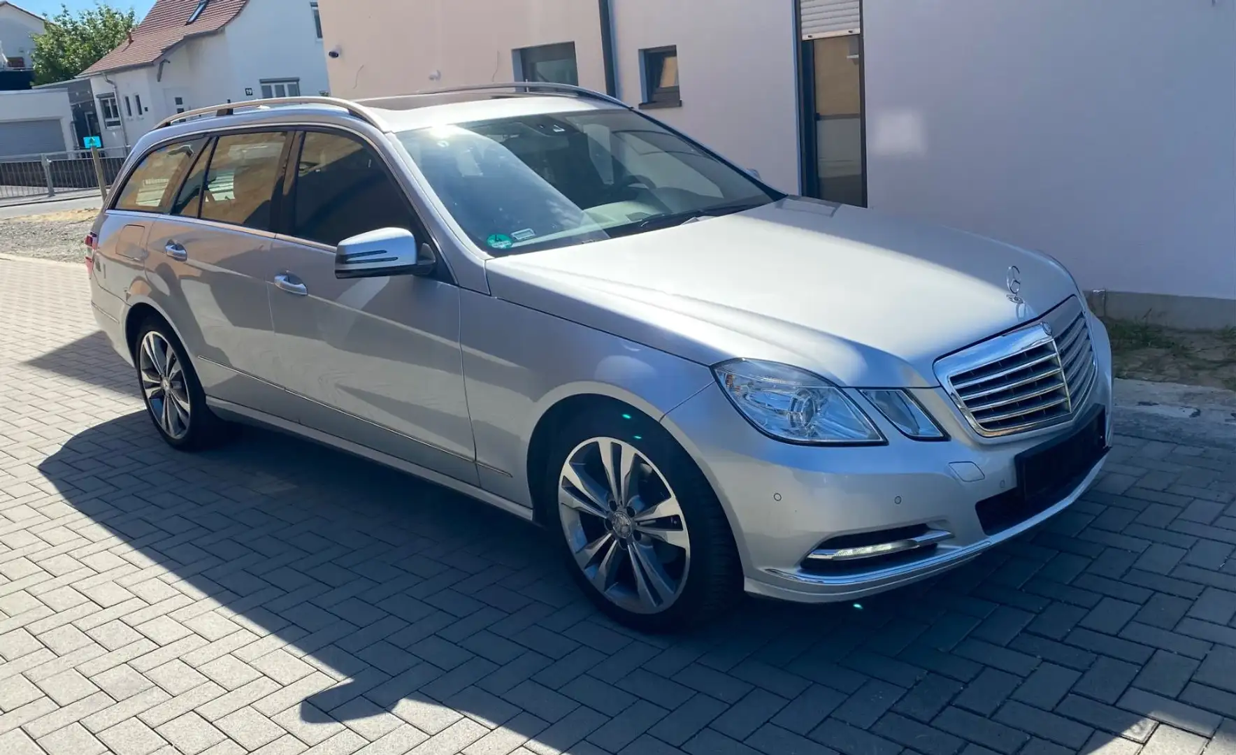 Mercedes-Benz E 220 CDI BlueEfficiency Elegance GSD Navi Silber - 1